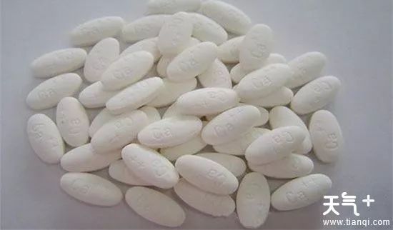 钙片什么时候吃最好(钙片什么时候吃最好早上还是晚上)